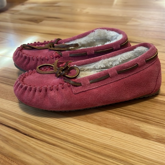 Girls Minnetonka slippers - Picture 3 of 4